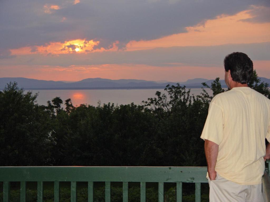 Gite La Halte Du Verger Bed And Breakfast รีวีแยร์-ดู-ลู ภายนอก รูปภาพ