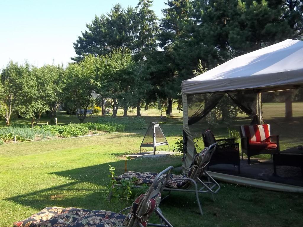Gite La Halte Du Verger Bed And Breakfast รีวีแยร์-ดู-ลู ภายนอก รูปภาพ