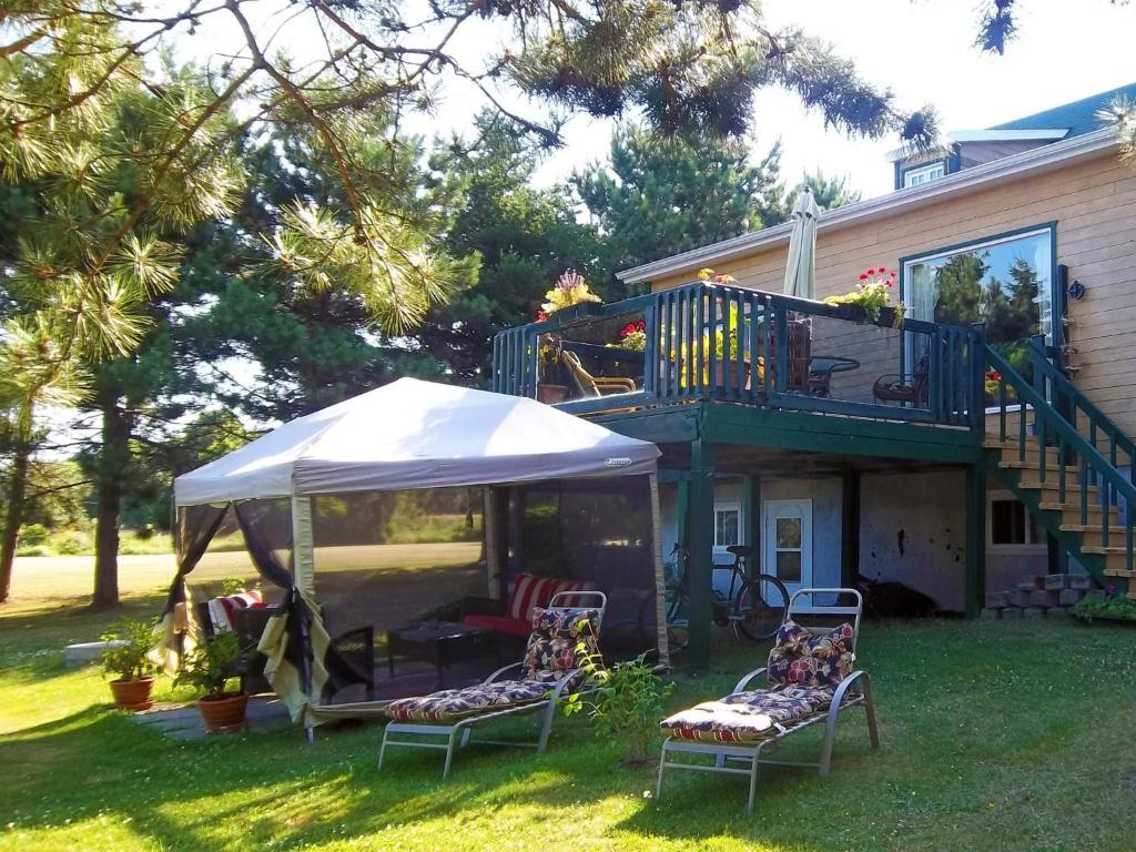 Gite La Halte Du Verger Bed And Breakfast รีวีแยร์-ดู-ลู ภายนอก รูปภาพ