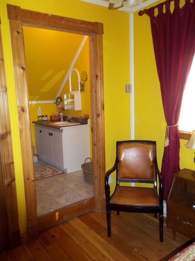 Gite La Halte Du Verger Bed And Breakfast รีวีแยร์-ดู-ลู ภายนอก รูปภาพ