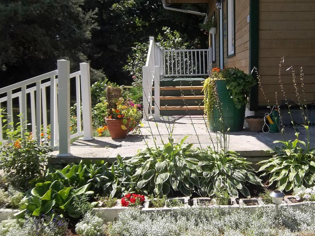Gite La Halte Du Verger Bed And Breakfast รีวีแยร์-ดู-ลู ภายนอก รูปภาพ