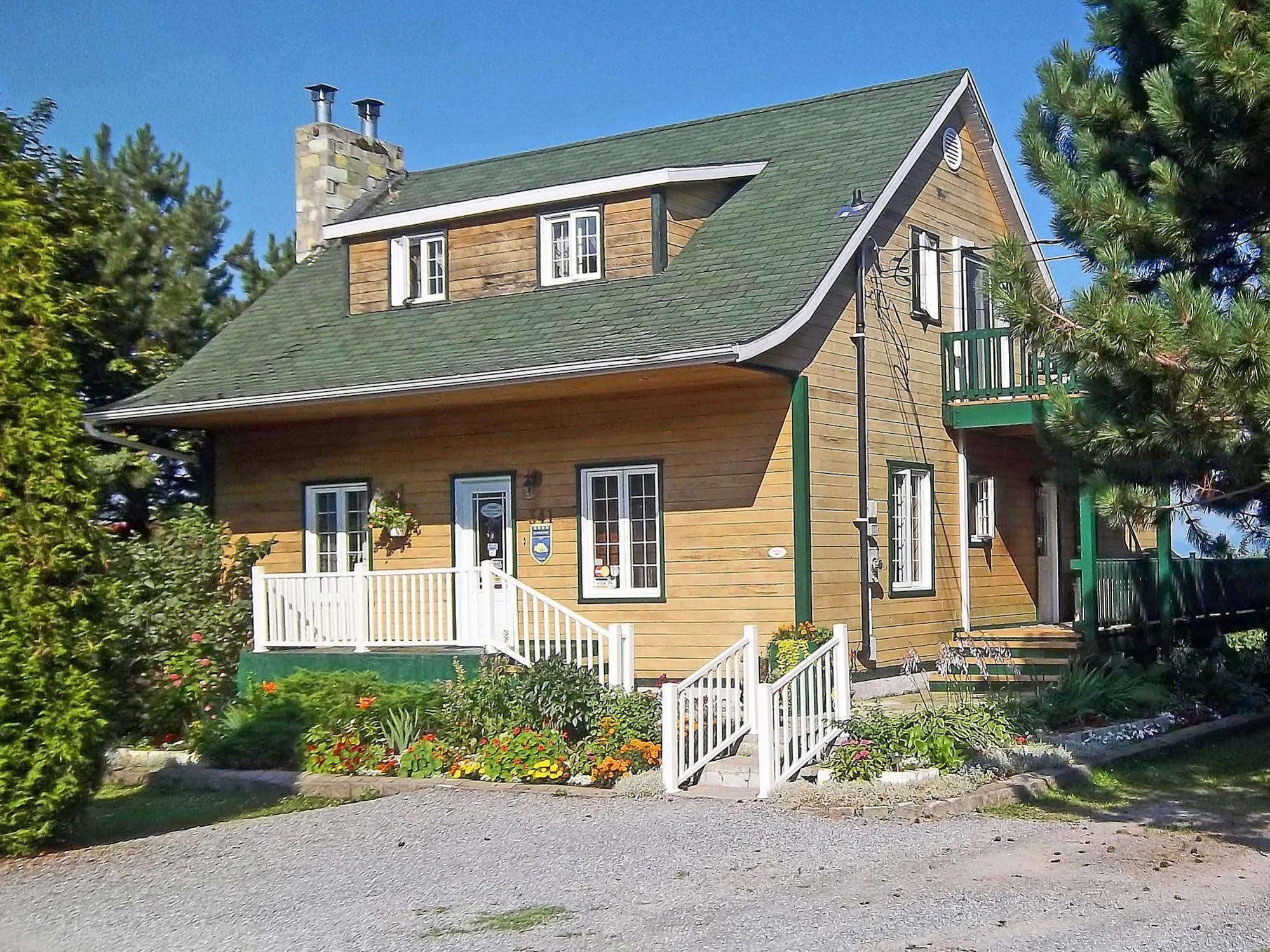Gite La Halte Du Verger Bed And Breakfast รีวีแยร์-ดู-ลู ภายนอก รูปภาพ