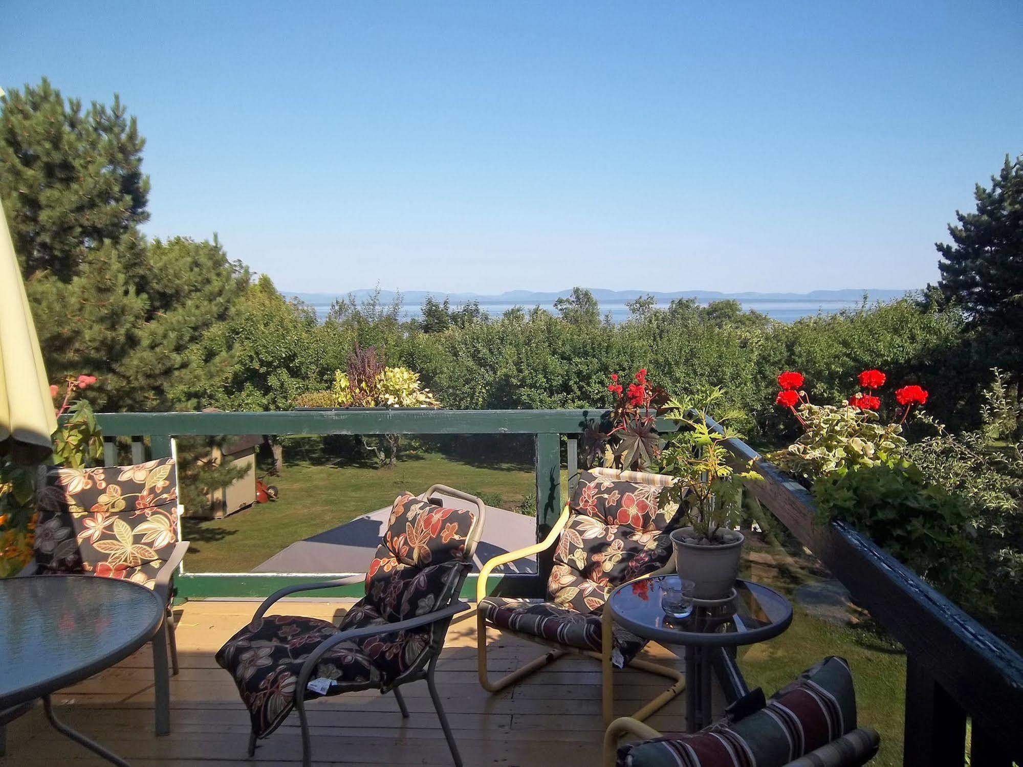 Gite La Halte Du Verger Bed And Breakfast รีวีแยร์-ดู-ลู ภายนอก รูปภาพ