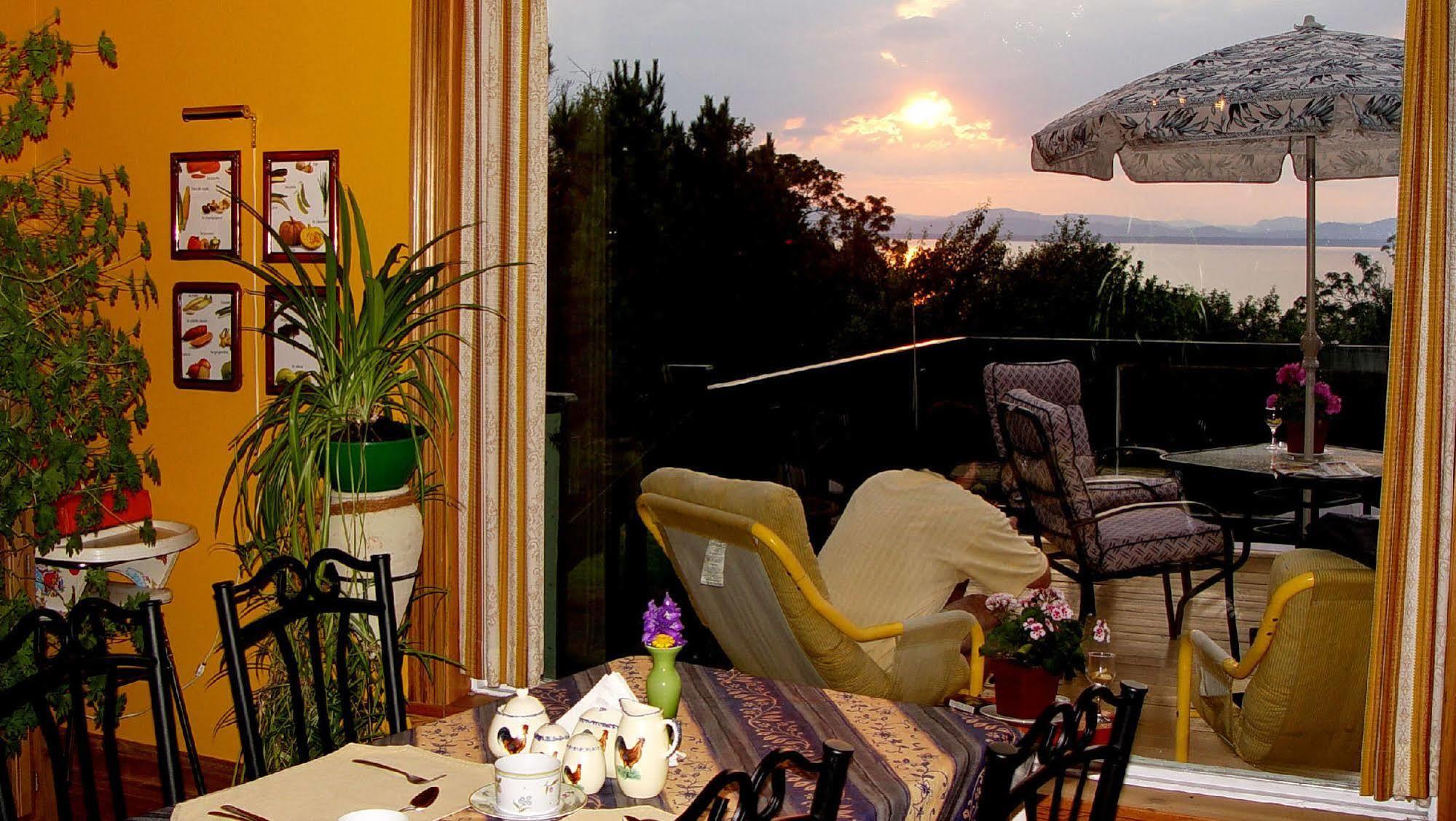 Gite La Halte Du Verger Bed And Breakfast รีวีแยร์-ดู-ลู ภายนอก รูปภาพ